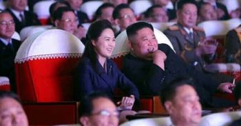 Phu nhân ông Kim Jong-un "tái xuất" sau 1 năm vắng bóng