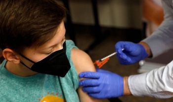 Sẽ triển khai tiêm vaccine Covid-19 cho trẻ 5-11 tuổi thận trọng, từng bước