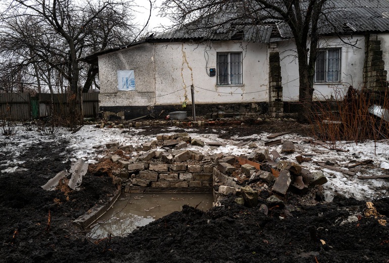 Dân thường ở "thùng thuốc súng" Đông Ukraine sống thấp thỏm giữa 2 làn đạn