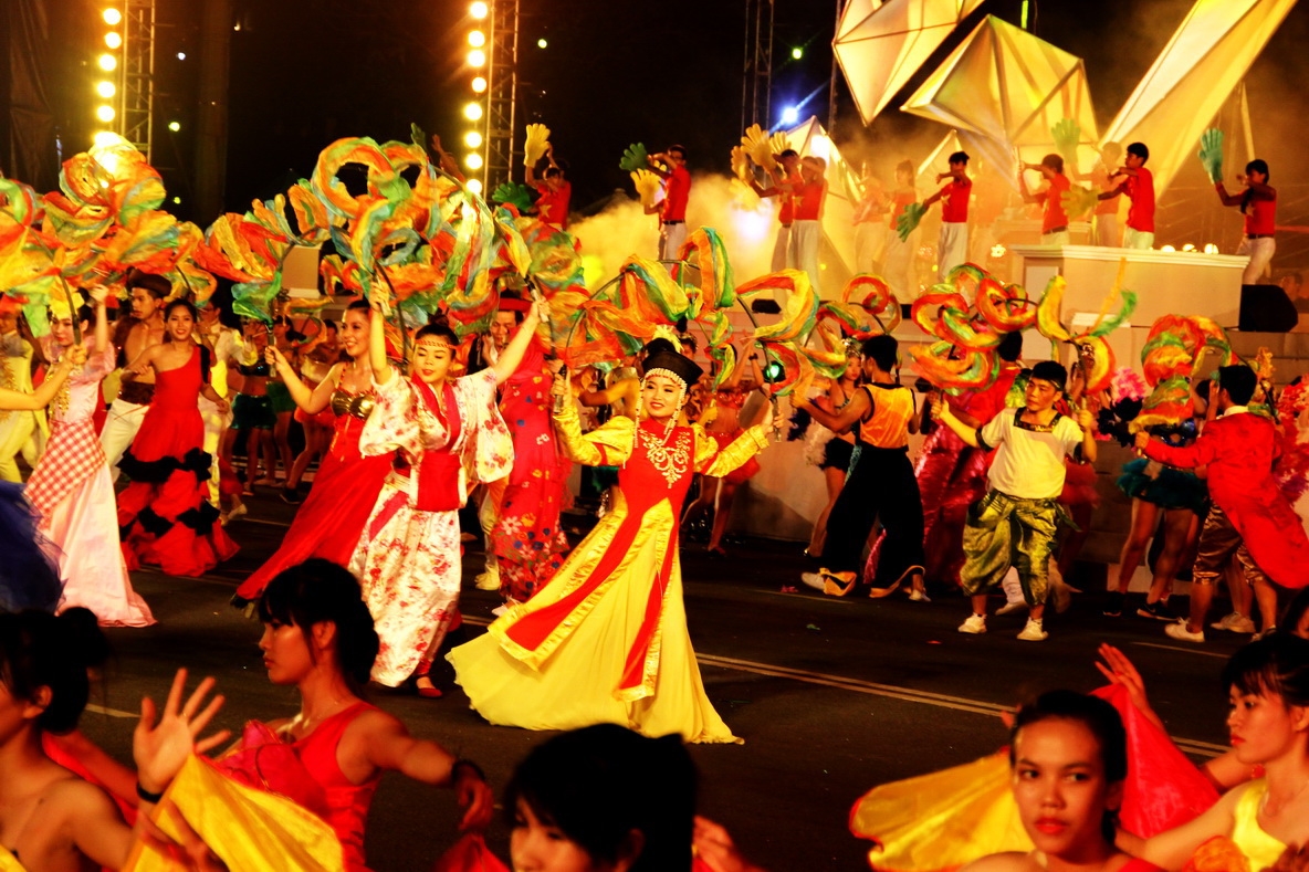 Lễ hội đường phố ở Nha Trang.