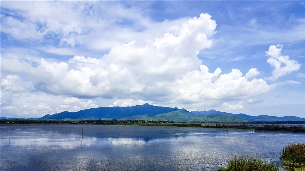 Vẻ đẹp yên bình, hoang sơ của đầm Trà Ổ