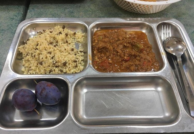 Học sinh bốn phương ăn gì trong bữa trưa ở trường học? - 17