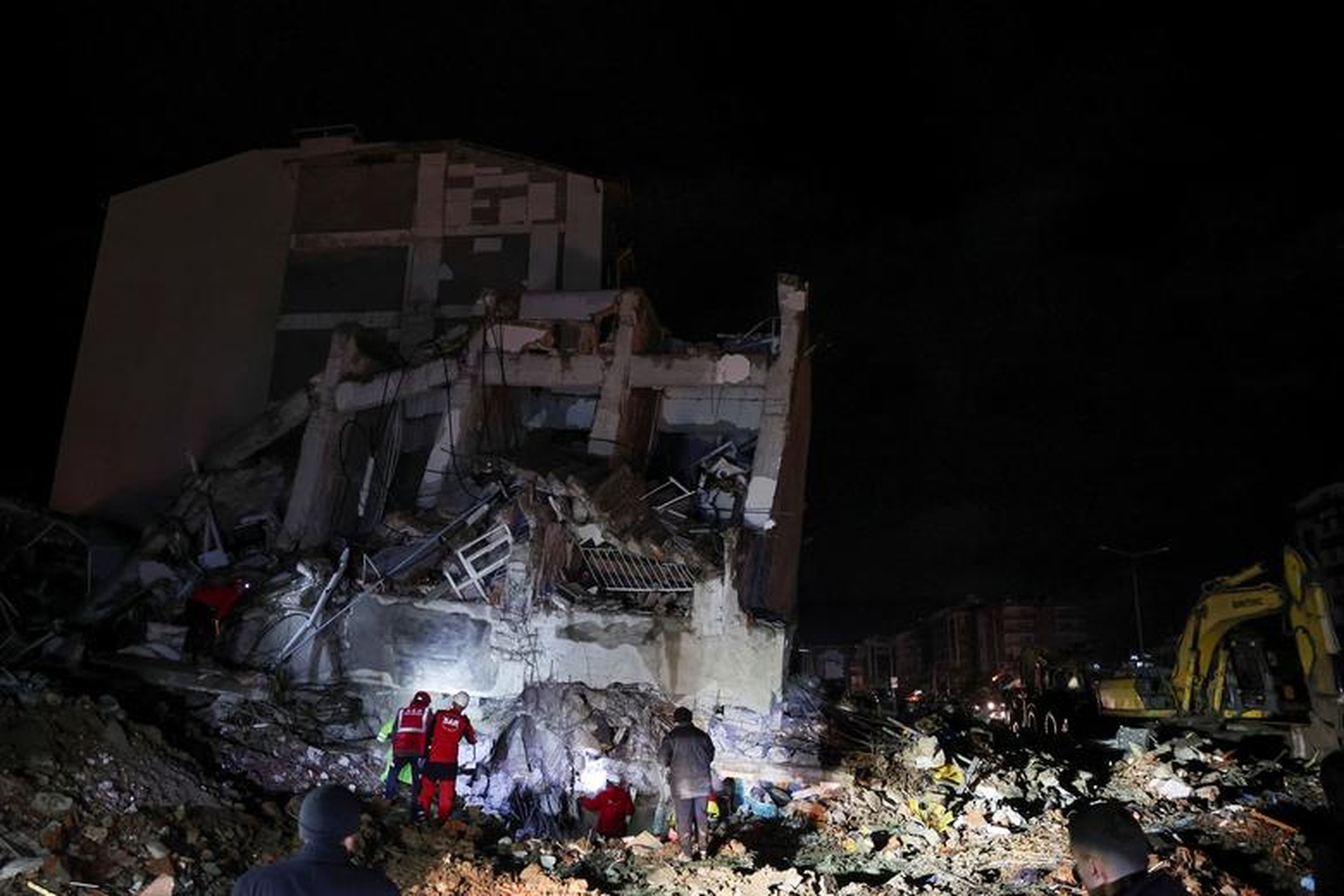 Thổ Nhĩ Kỳ, Syria tan hoang như bãi chiến trường sau động đất kinh hoàng - 2