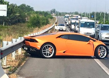 Siêu xe Lamborghini bẹp đầu trên cao tốc Long Thành - Dầu Giây