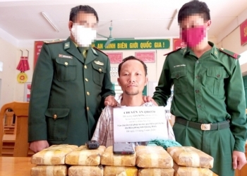 Đối tượng người Lào mang theo 60 ngàn viên ma túy vượt biên vào Việt Nam