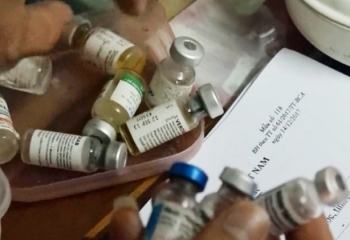 Khởi tố vụ dùng nước cất “chế” vắc xin giả ngừa… Covid-19
