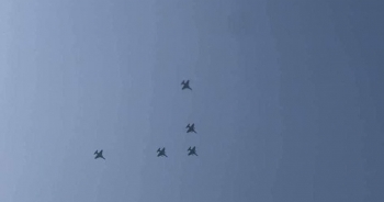 5 máy bay chiến đấu xuất hiện ở Myanmar giữa biểu tình