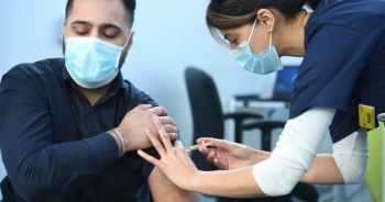 Đức, Pháp, Italy dừng tiêm vắc xin AstraZeneca