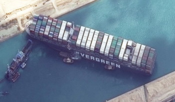 Mỹ sẽ điều chuyên gia quân đội giải cứu siêu tàu hàng "bít" kênh đào Suez