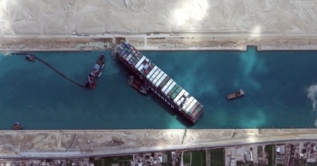 Siêu tàu nhích nhẹ trên kênh đào Suez, Ai Cập tính phương án cuối cùng