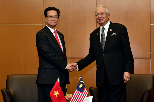 Thủ tướng Nguyễn Tấn Dũng gặp lãnh đạo Malaysia, Philippines