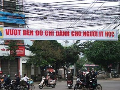 Những băng rôn, khẩu hiệu… chỉ có ở Việt Nam