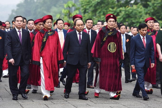 hang chuc nghin nguoi dang huong tuong cac nho vua hung