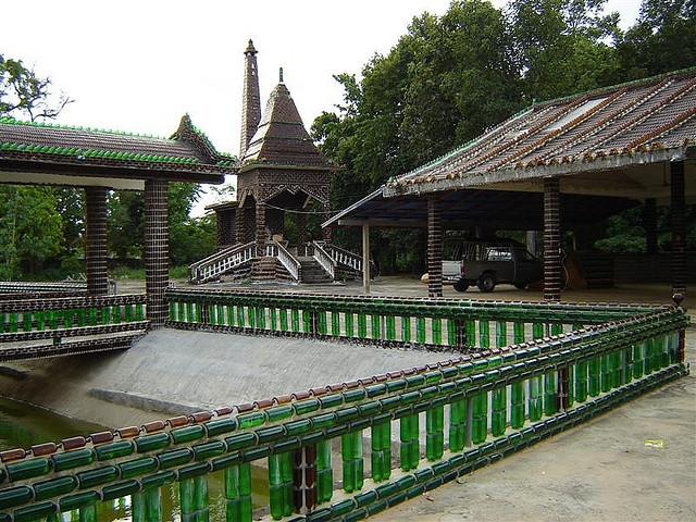 Ngôi chùa vỏ chai - Kiến trúc “có một không hai” ở Thái Lan