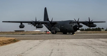 Nghi vấn 2 máy bay quân sự Mỹ xuất hiện ở Ukraine giữa lúc căng thẳng