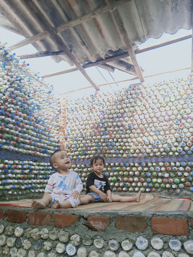 Chàng trai xây nhà từ 6000 chai nhựa trên đảo Bé Lý Sơn - 4