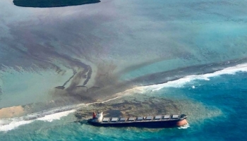 Tàu chở dầu xảy ra va chạm, dầu tràn ra biển Hoàng Hải