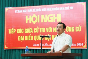 Đồng chí Nguyễn Quốc khánh tiếp xúc cử tri ở huyện Nam Trà My