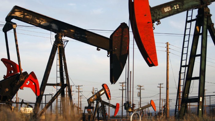 Giá dầu thế giới 11/1: Đứng vững ở mốc 52 USD/thùng, sẵn sàng bứt phá