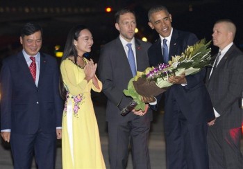 Cô gái tặng hoa Tổng thống Obama là ai?