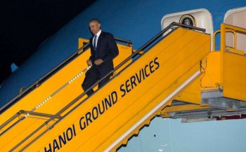 Những hình ảnh đầu tiên của Tổng thống Obama tại Hà Nội