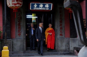 Tổng thống Obama thăm chùa Ngọc Hoàng