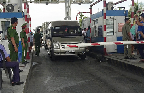 de xuat giam phi cho nguoi dan o khu vuc tram bot gan cau vam cong