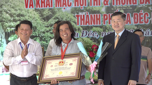 Chiêm ngưỡng cây me khủng trên 200 năm tuổi đạt kỷ lục Việt Nam