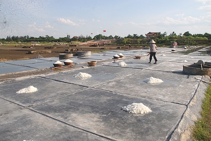 nguoi ha tinh lam muoi duoi nang hon 40 do c