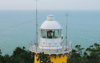 Ngọn hải đăng cổ trên bán đảo Sơn Trà