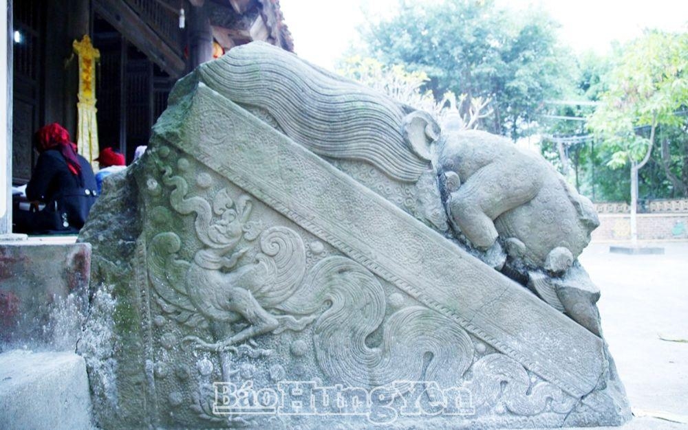 Một thành bậc đá trong hệ thống thành bậc đá chùa Hương Lãng