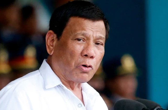 Tổng thống Philippines dọa phạt tù người từ chối tiêm vắc xin