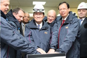Chủ tịch nước Trương Tấn Sang đón dòng dầu thương mại tại mỏ Tây Khosedayu
