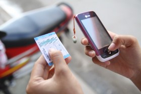 Chiêu lừa mới: Núp bóng ngân hàng cuỗm thẻ điện thoại