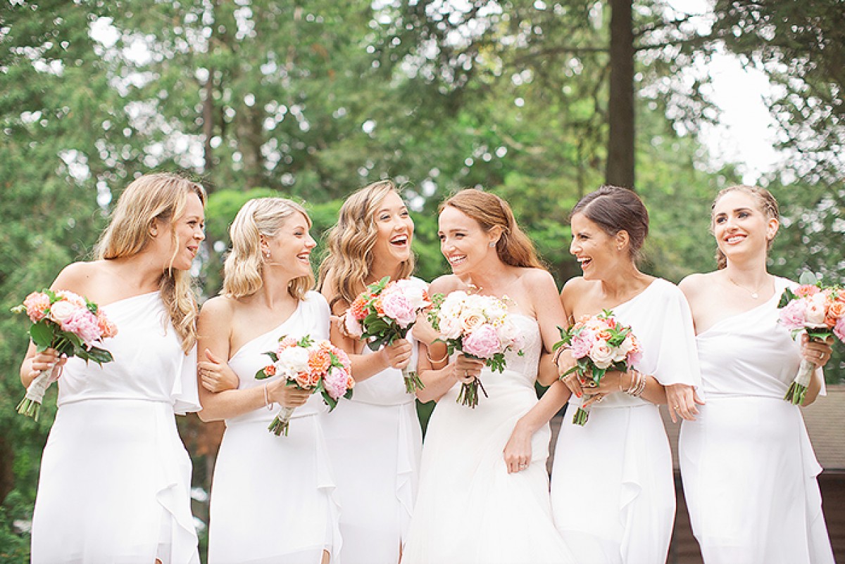 Váy cưới làm lễ màu trắng tay dài cổ kết hạt pha lê - VC46 - NiNiStore 2024