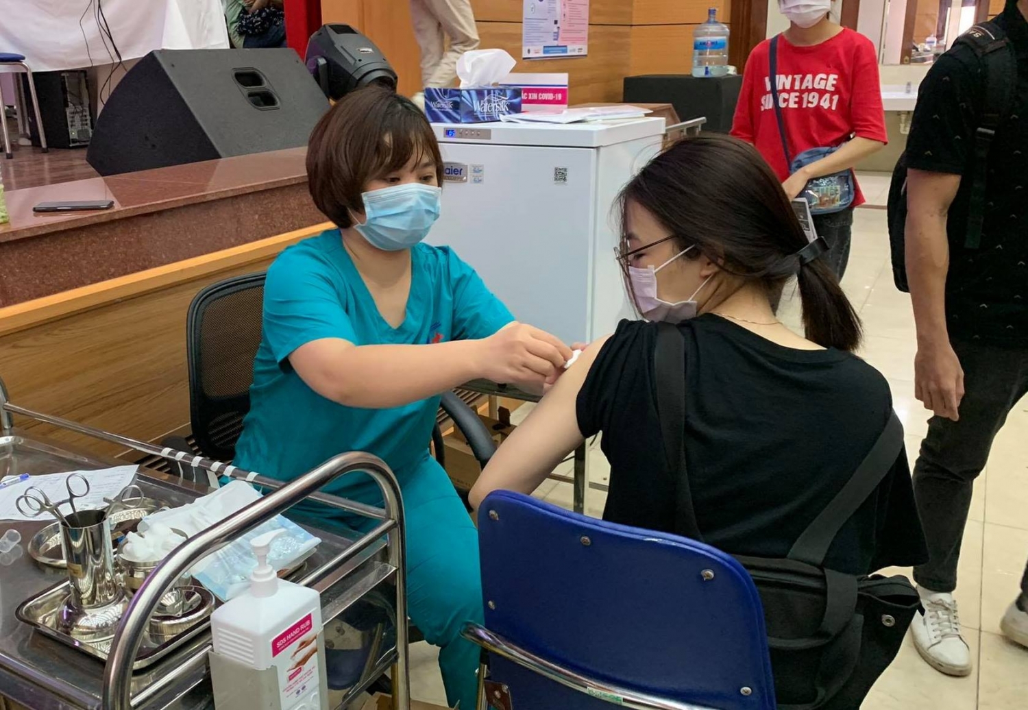 Việt Nam đang được cung ứng 4 loại vaccine phòng COVID-19 của Astrazeneca, Pfizer, Moderna, Sinopharm.