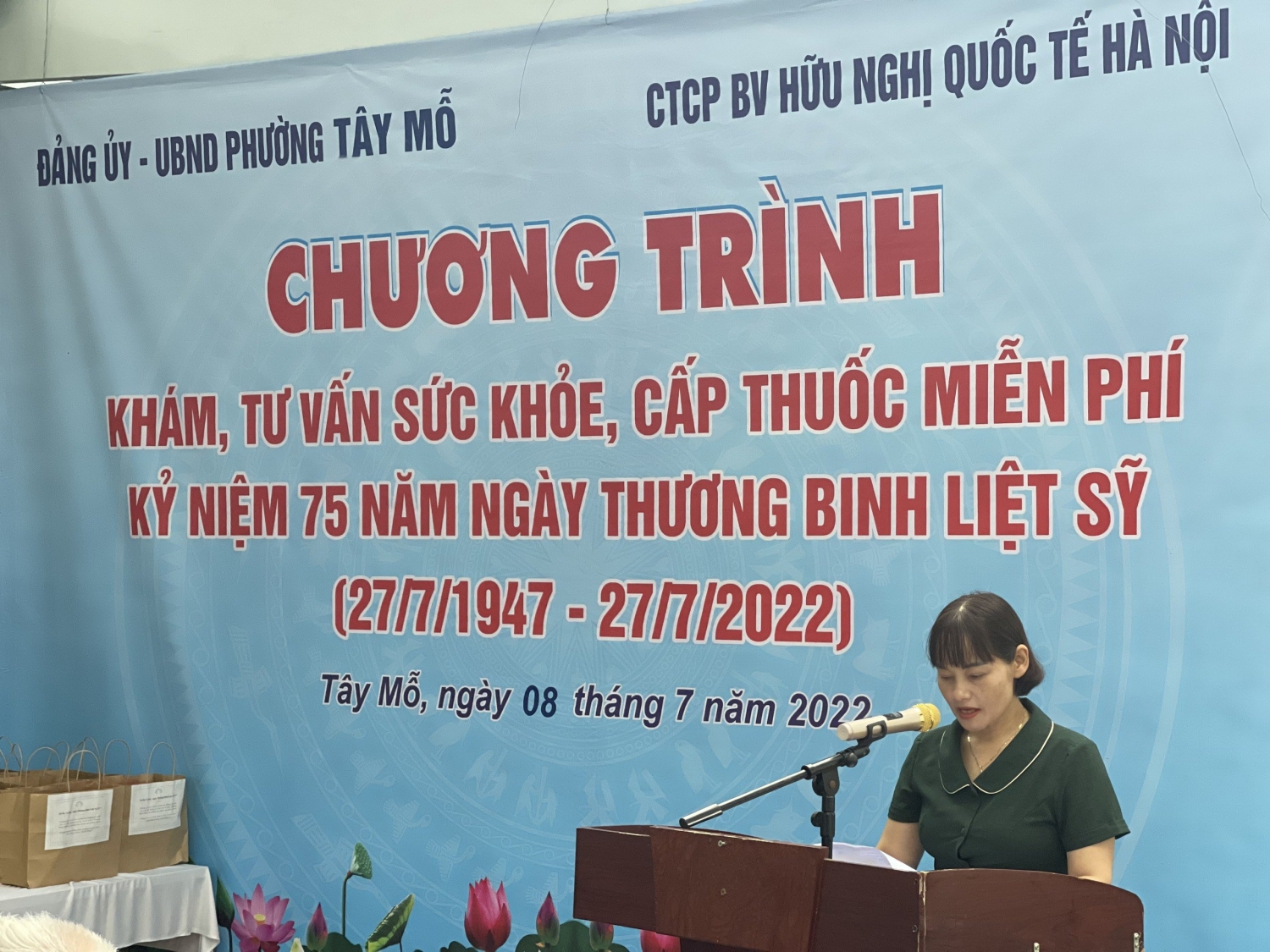 Bệnh viện Hữu Nghị Quốc tế Hà Nội tổ chức thăm khám, tặng quà miễn phí cho gia đình chính sách