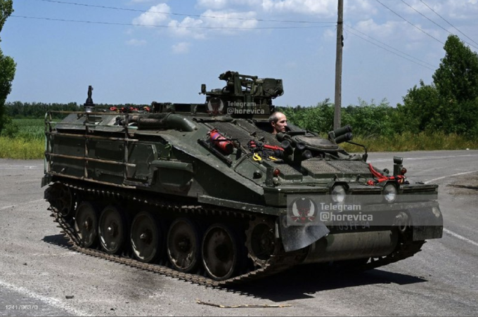 Vũ khí nước ngoài liên tục đổ về, tiếp sức cho đà phản công của Ukraine - 1