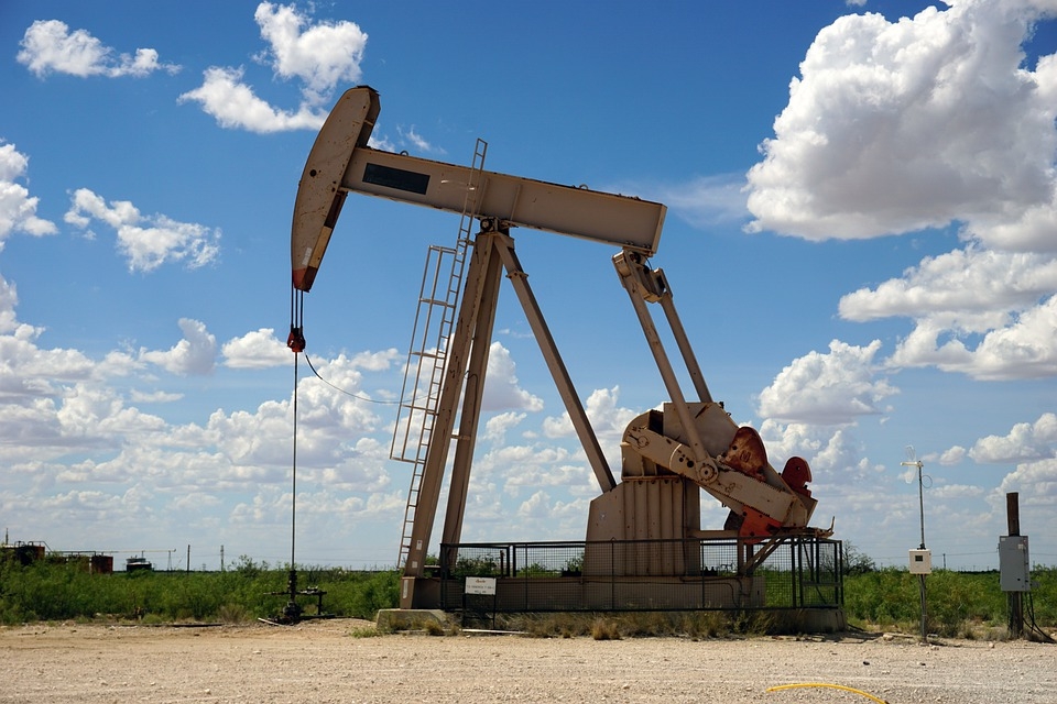 Giá dầu thô lắng xuống khi triển vọng nhu cầu yếu