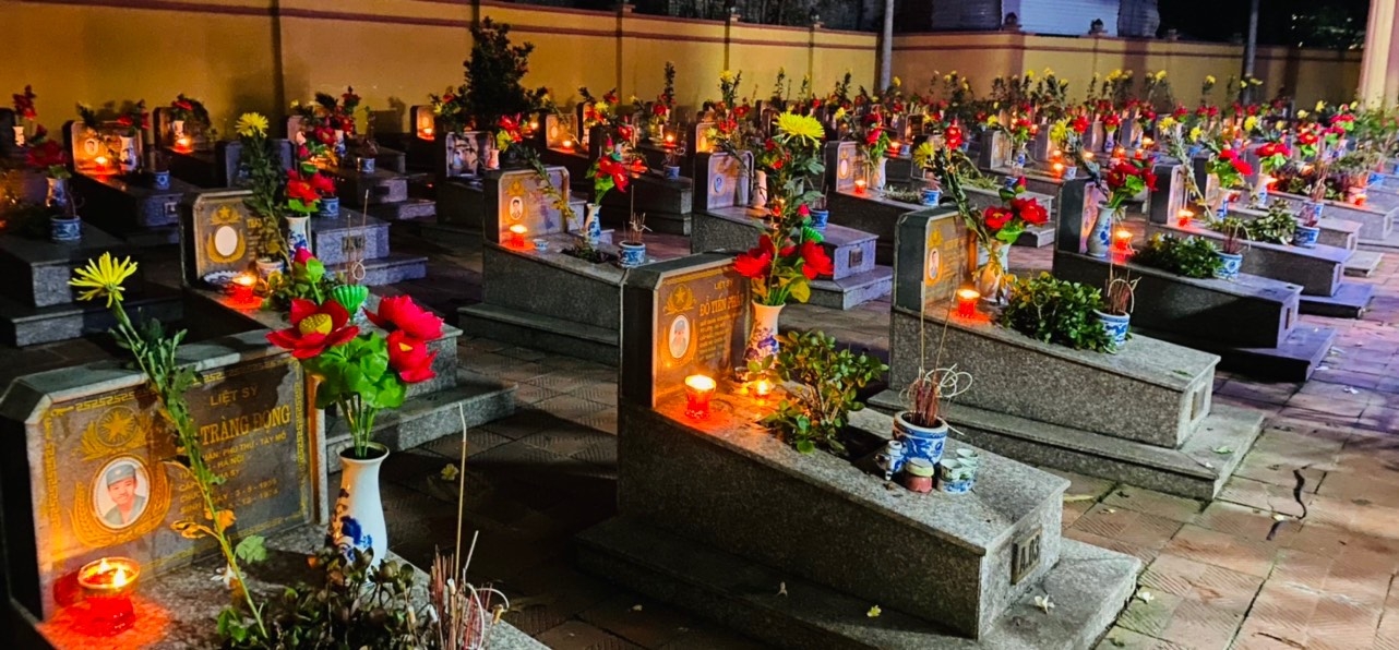 Hà Nội: Phường Tây Mỗ tổ chức thắp nến tri ân tại nghĩa trang liệt sỹ