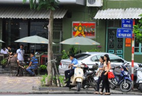 Một quán cà phê thiếu văn hóa bậc nhất tại Hà Nội (Bài 1)