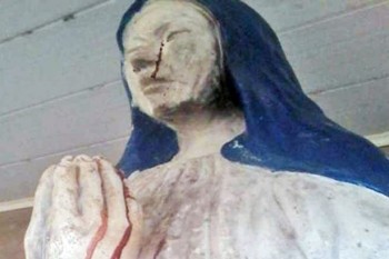 Bí ẩn bức tượng Đức Mẹ đồng trinh khóc ra máu