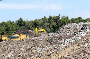 Chuyên gia quốc tế khuyên Việt Nam sớm chấm dứt chôn lấp rác