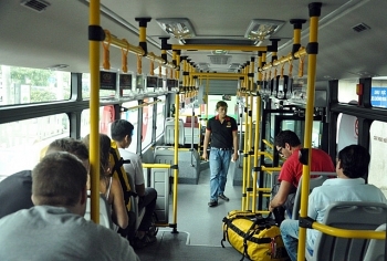 Hà Nội: Cấp thẻ xe buýt miễn phí cho người trên 60 tuổi