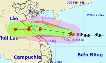 Ngày mai, bão số 4 sẽ đổ bộ vào các tỉnh từ Nghệ An - Quảng Bình