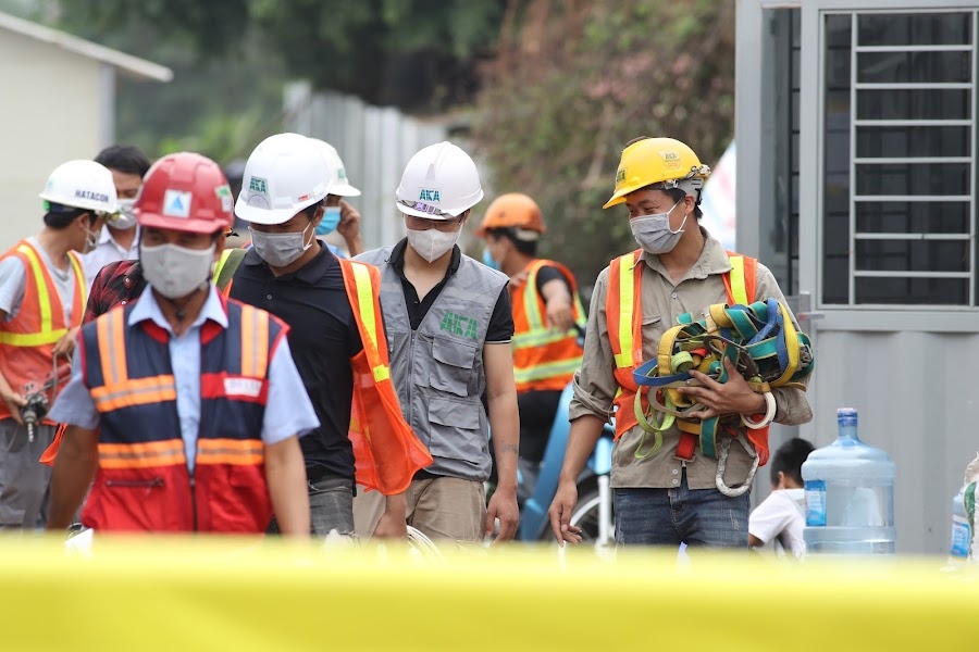 Cận cảnh công trường xây dựng bệnh viện dã chiến điều trị Covid-19 tại Hà Nội