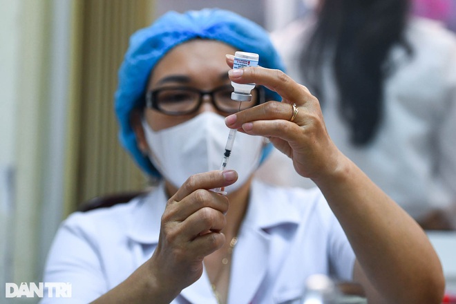 Chuyên gia: Hà Nội vẫn cần giãn cách khi chưa bao phủ đủ vắc xin - 7