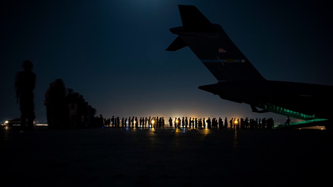 Máy bay Mỹ cuối cùng rời Afghanistan, chấm dứt cuộc chiến dài nhất lịch sử - 1