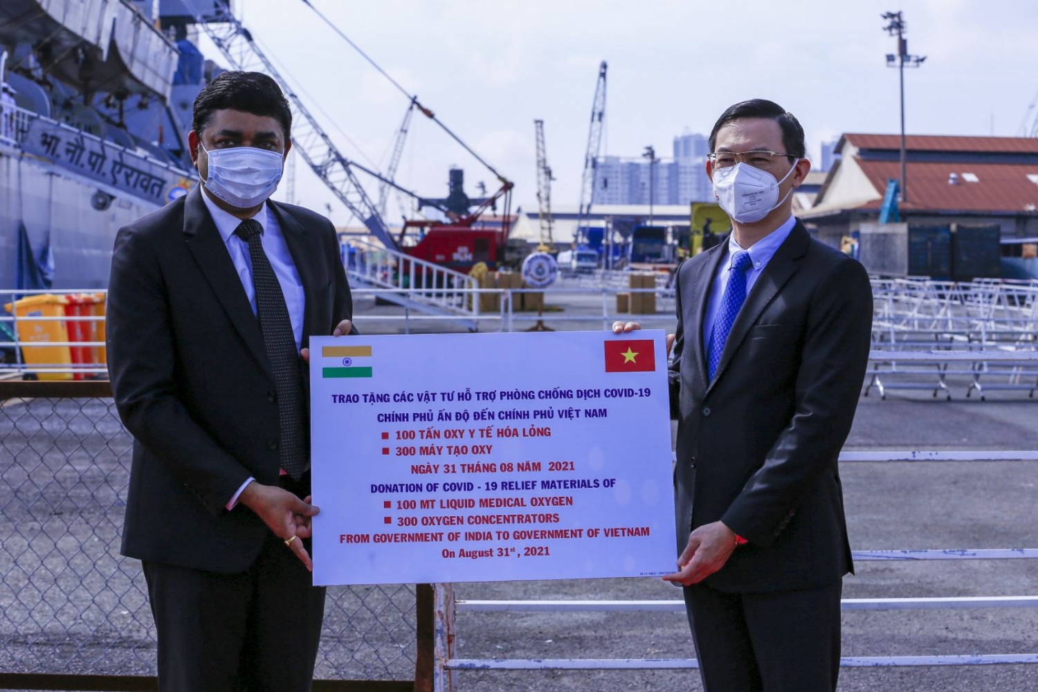 Việt Nam tiếp nhận thiết bị y tế của Chính phủ Ấn Độ trao tặng