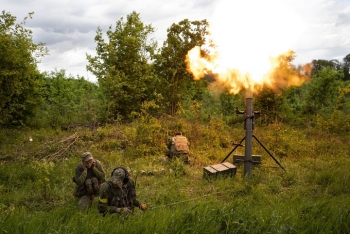 Ukraine phản công dồn dập, phá hủy kho vũ khí Nga